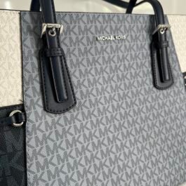 Sac À Main Michael Kors Voyager Tote Bleu