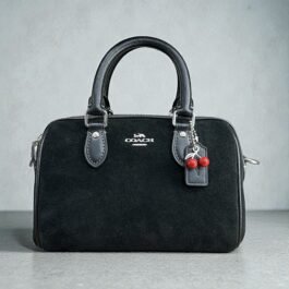 Sac À Bandoulière Coach Mini Rowan Avec Breloque Cerise S