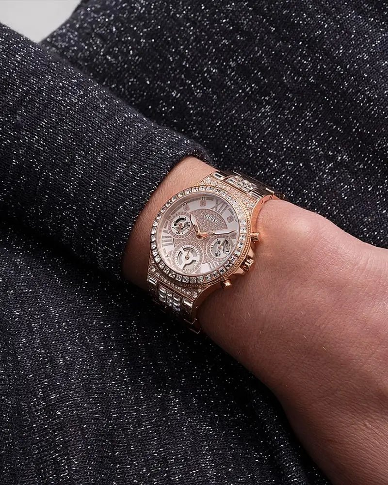 Montre Guess Moonlight pour Femme Rosé en acier boitier orné de cristaux – Image 2