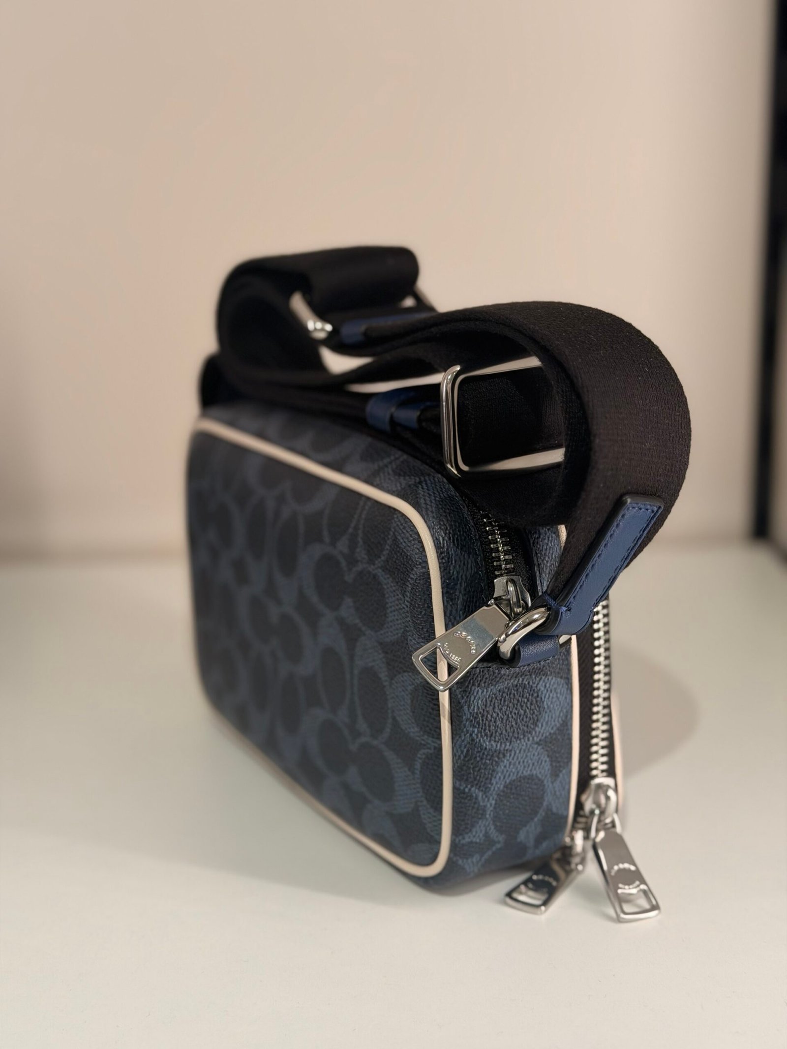 Sacoche à Bandoulière Colton 19 en toile Signature Coach Homme – Image 3