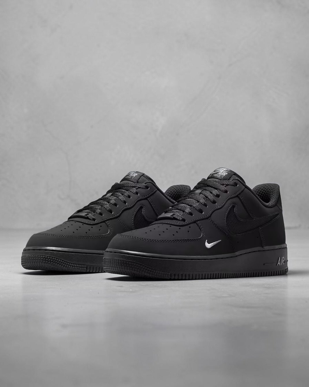 Air Force 1 '07 LV8 Black – Image 2