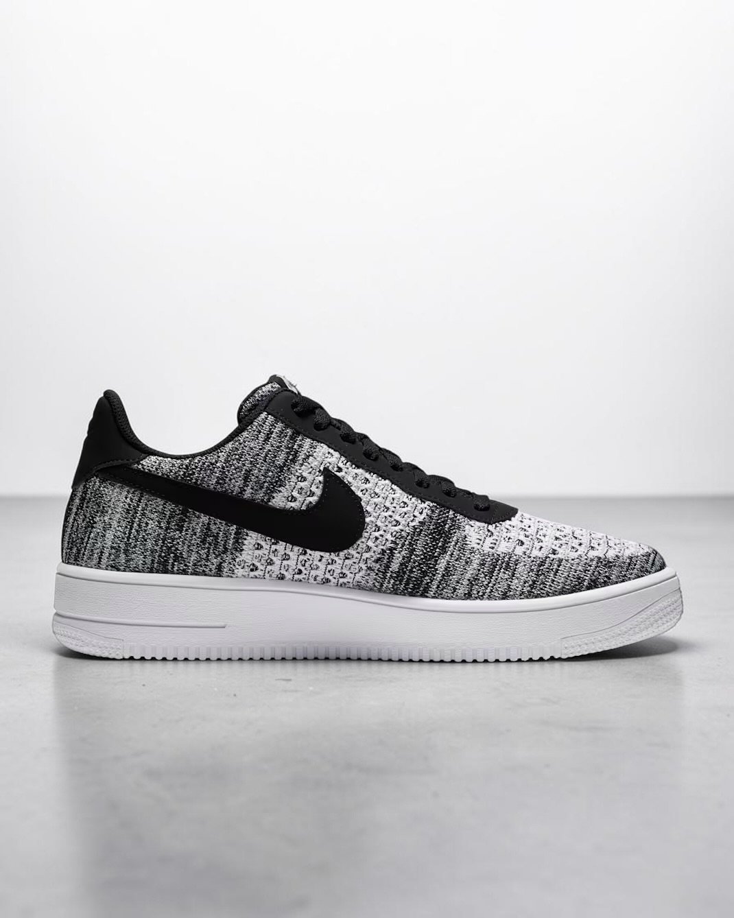 Air Force 1 Flyknit 2.0 Black white – Image 5