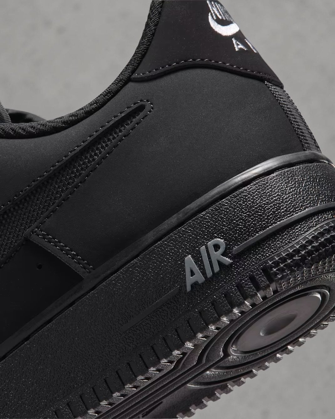 Air Force 1 '07 LV8 Black – Image 6