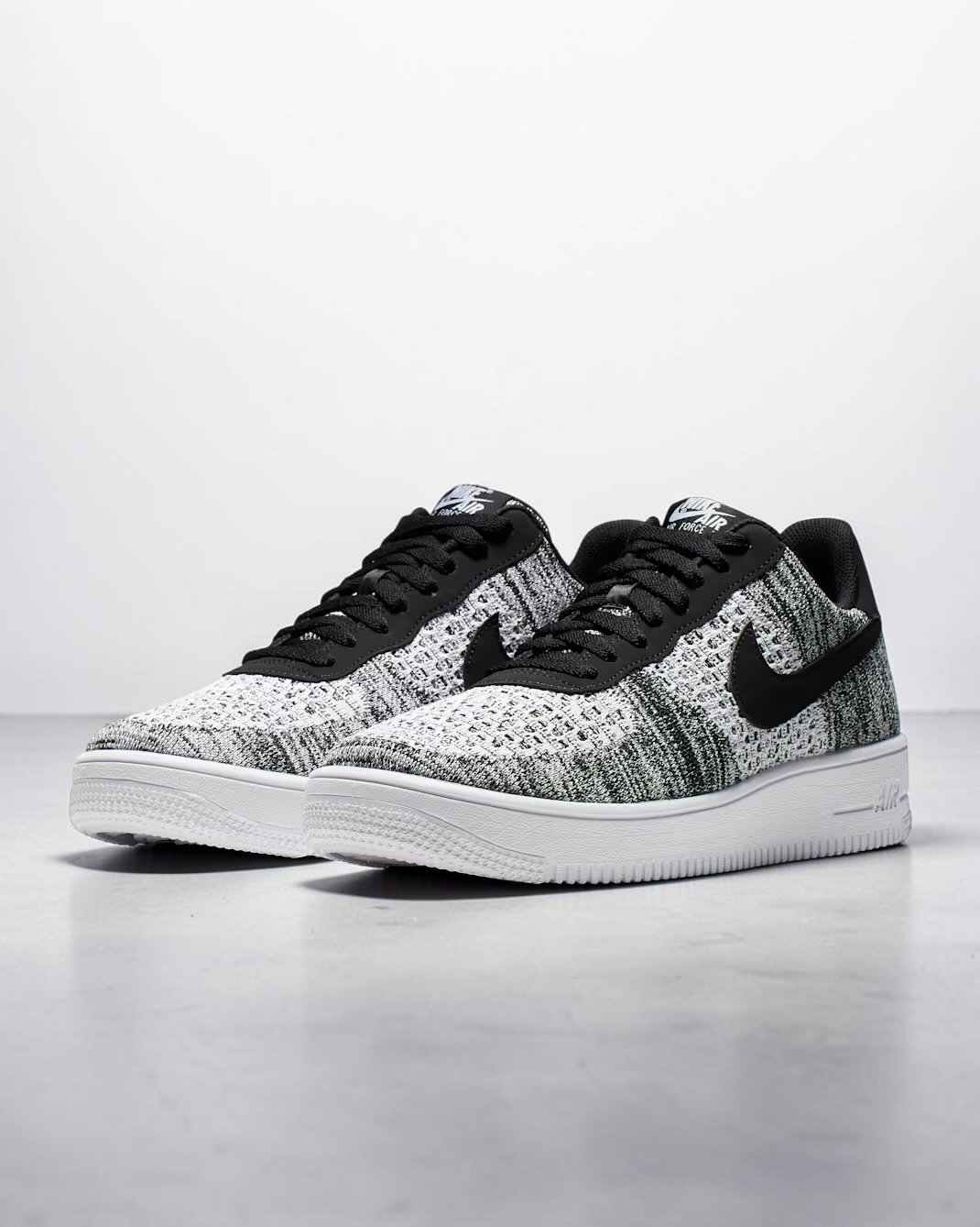 Air Force 1 Flyknit 2.0 Black white – Image 3