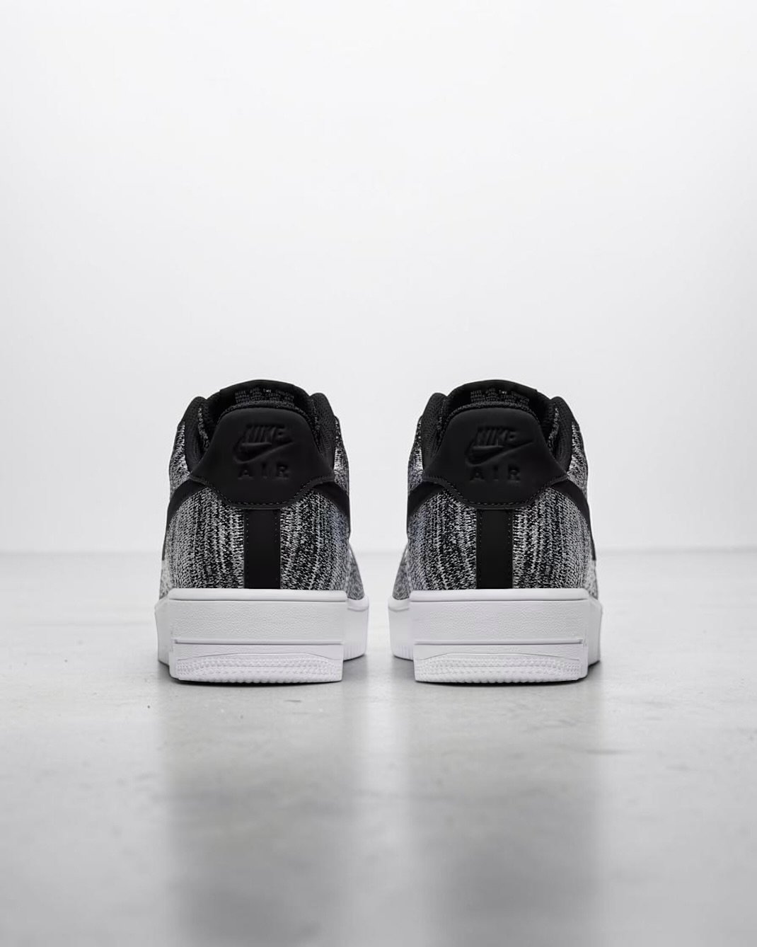 Air Force 1 Flyknit 2.0 Black white – Image 7