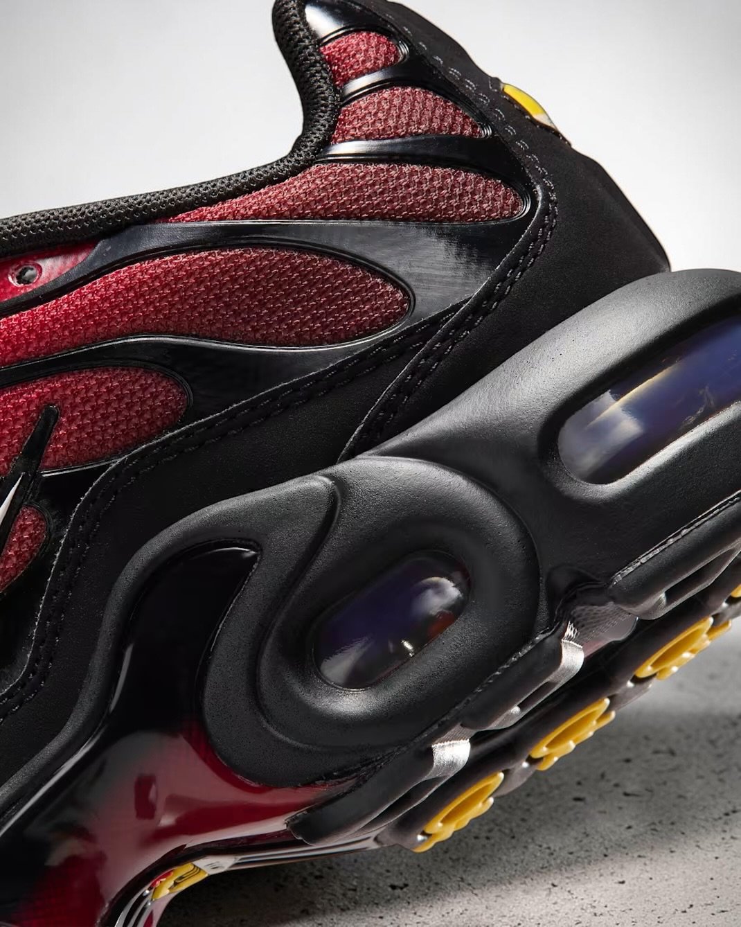 Air Max Plus SE Red Ado – Image 4