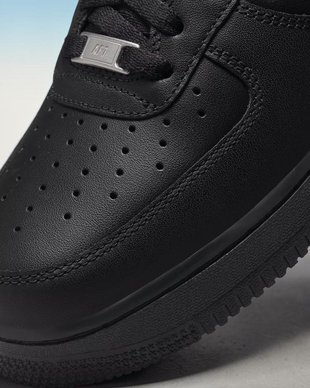 Air Force 1 Low Black Women – Image 5