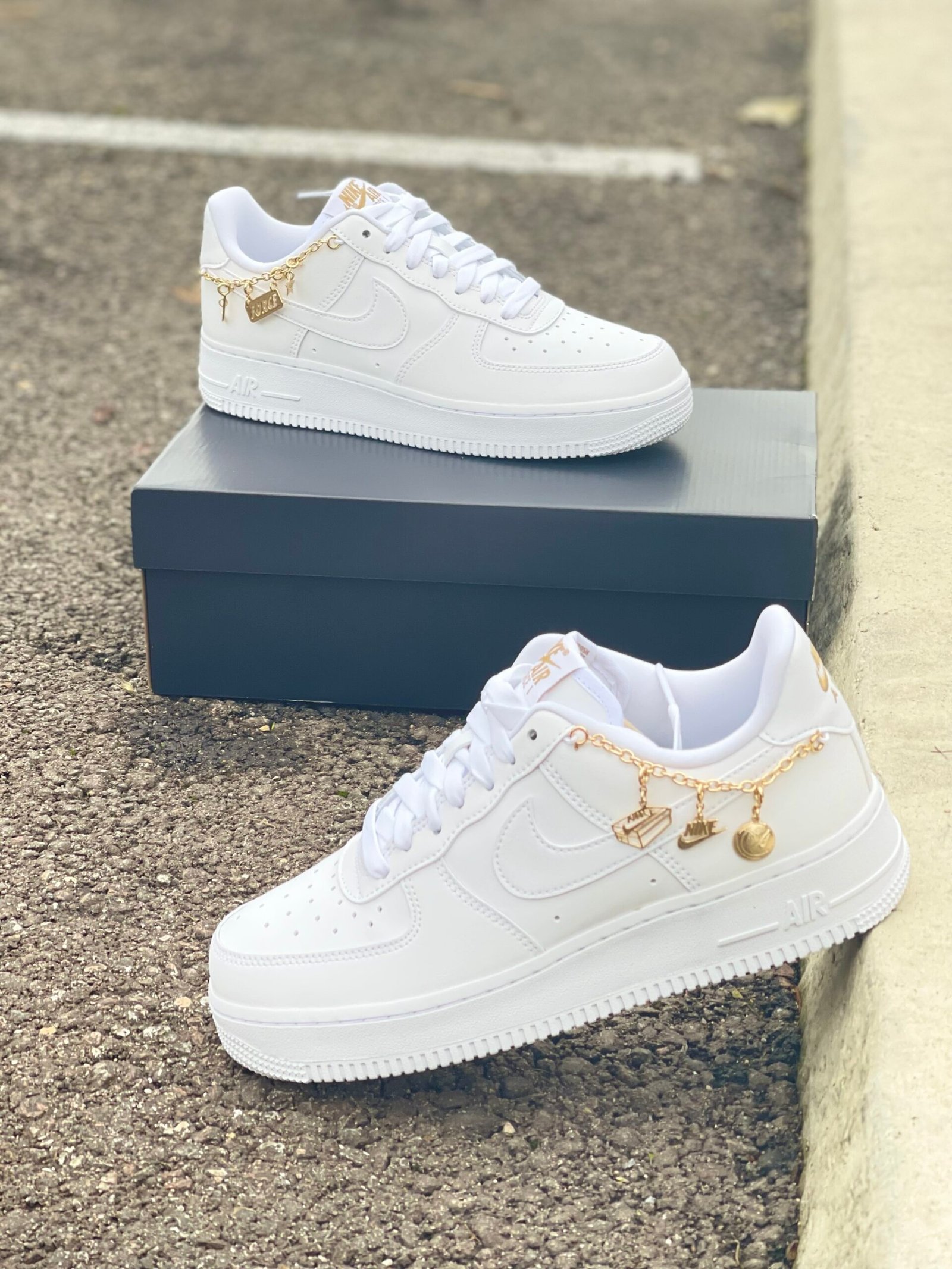 Air Force 1 '07 Lx Chain gold – Image 6