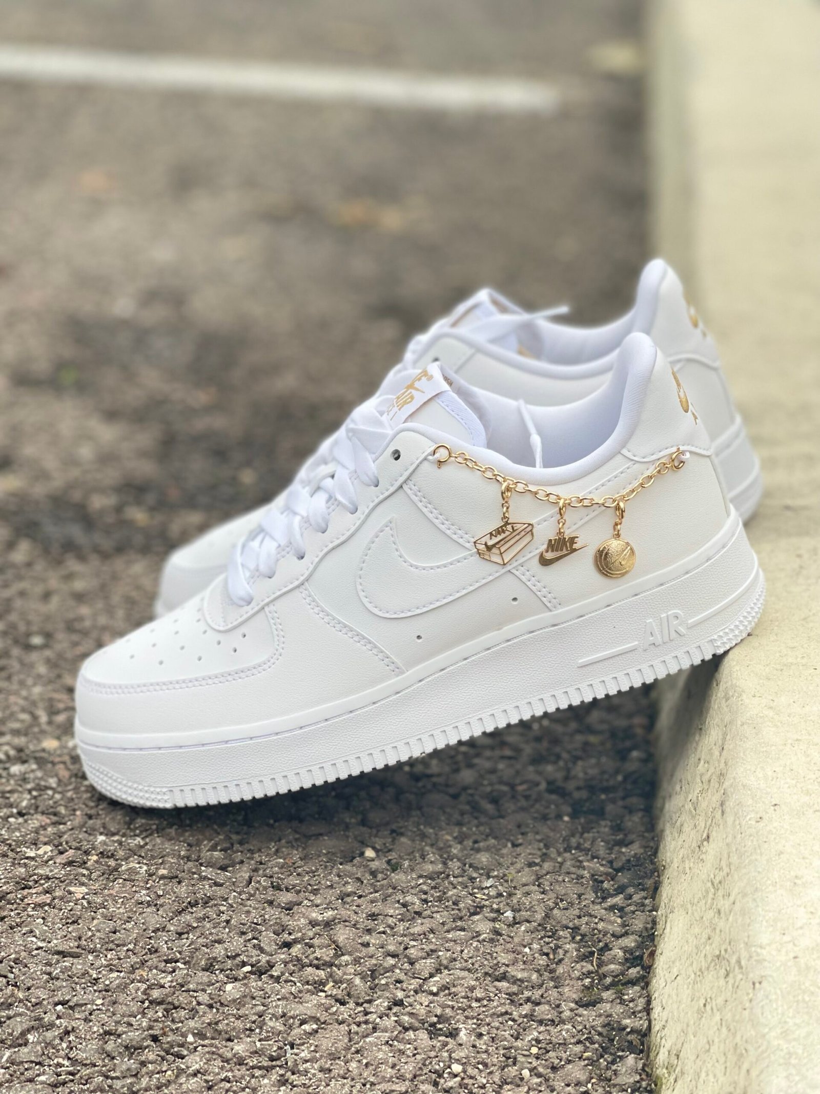 Air Force 1 '07 Lx Chain gold – Image 5