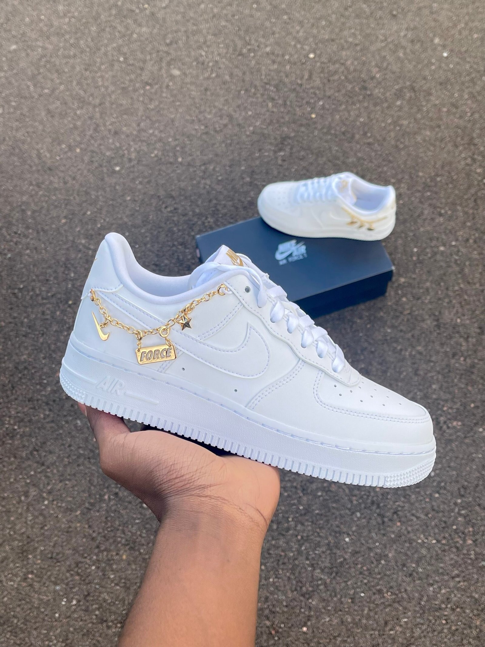 Air Force 1 '07 Lx Chain gold – Image 2