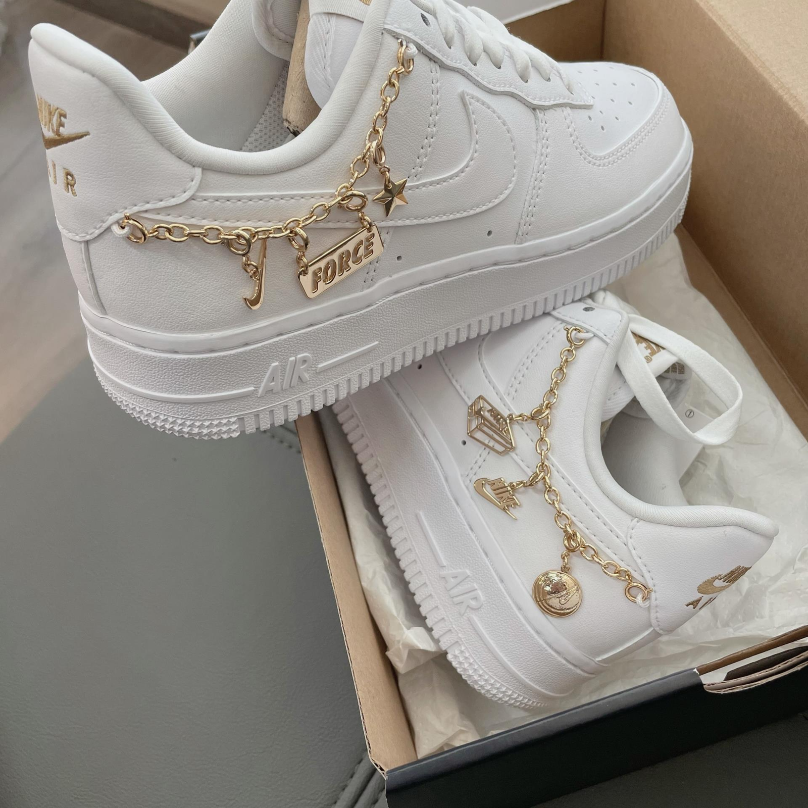 Air Force 1 '07 Lx Chain gold – Image 10