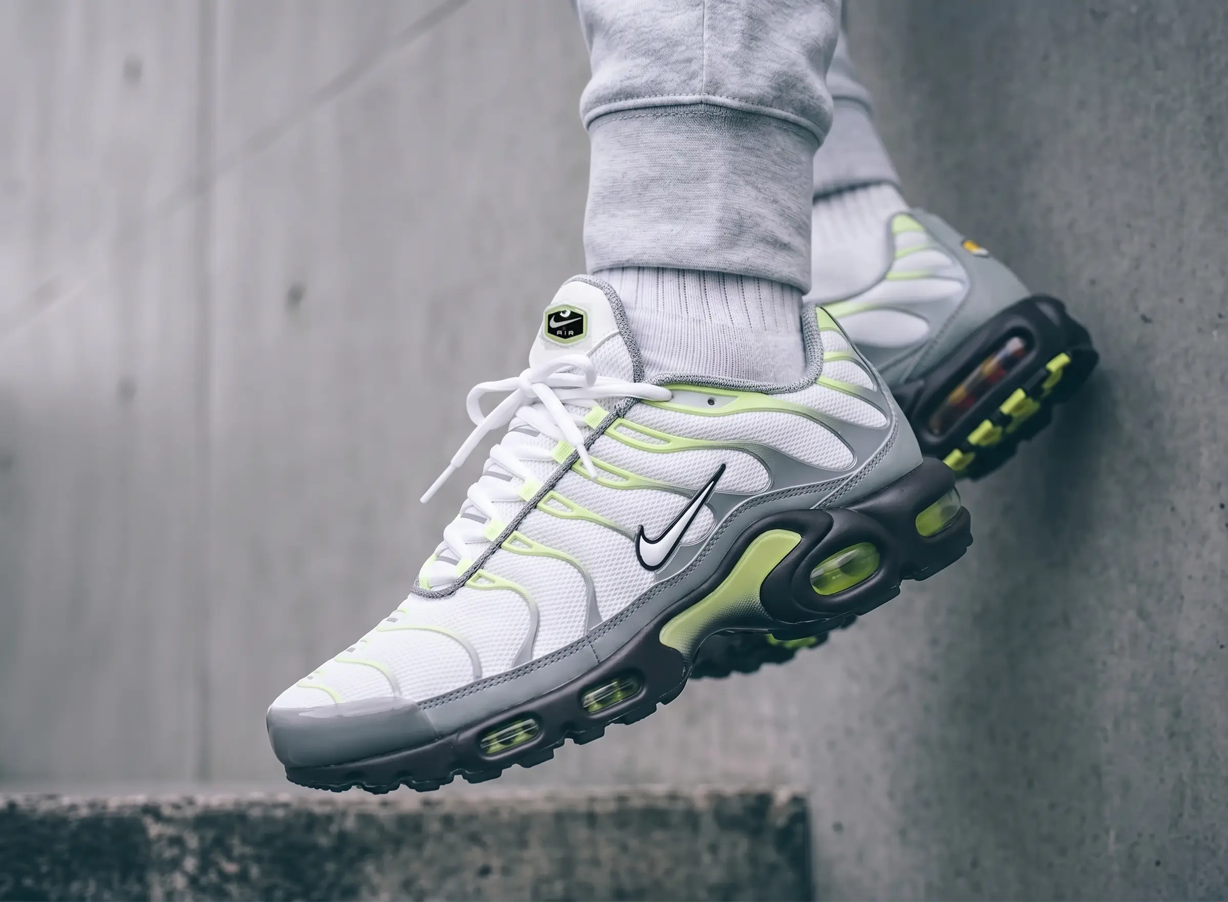 Air Max Plus Tuned Light Liquid Lime – Image 2