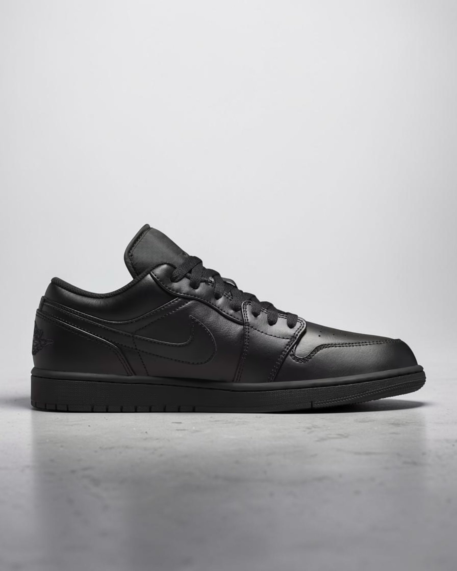 Air Jordan 1 Low Black – Image 4