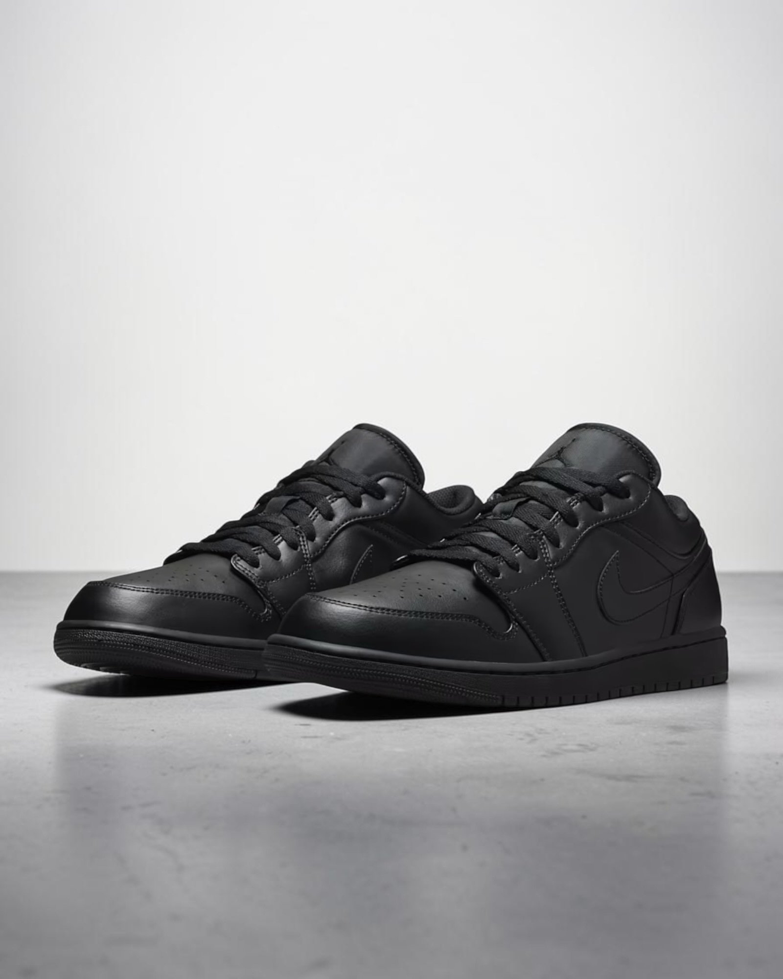 Air Jordan 1 Low Black – Image 2