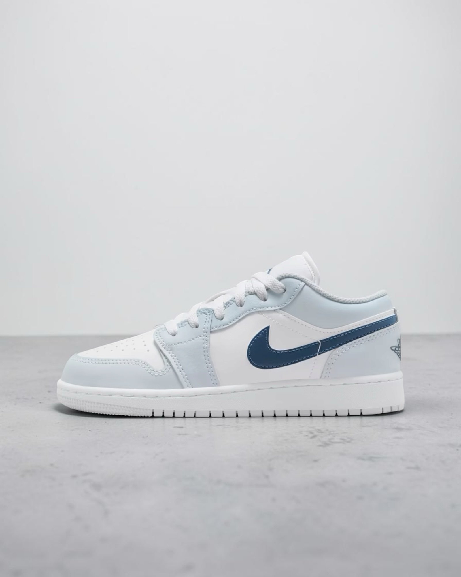 Air Jordan 1 Low Gs Squadron Blue
