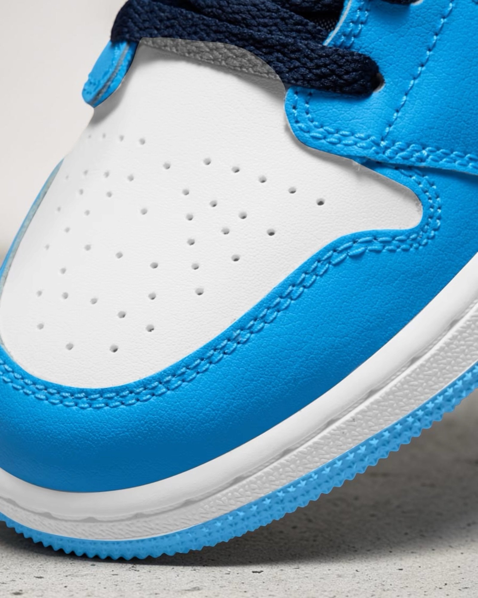 Air Jordan 1 Low Gs Unc – Image 9