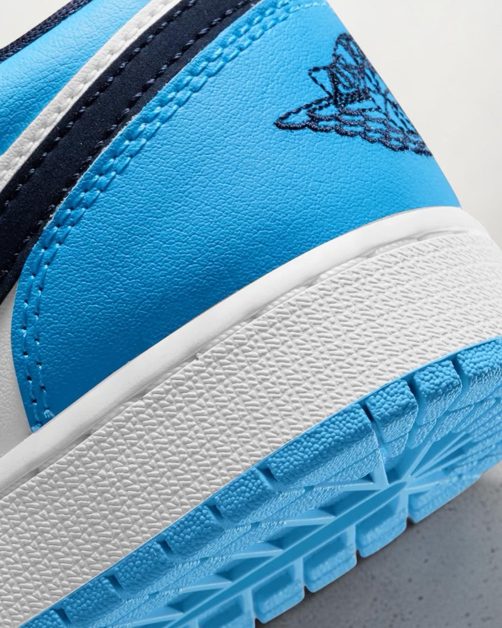 Air Jordan 1 Low Gs Unc – Image 8