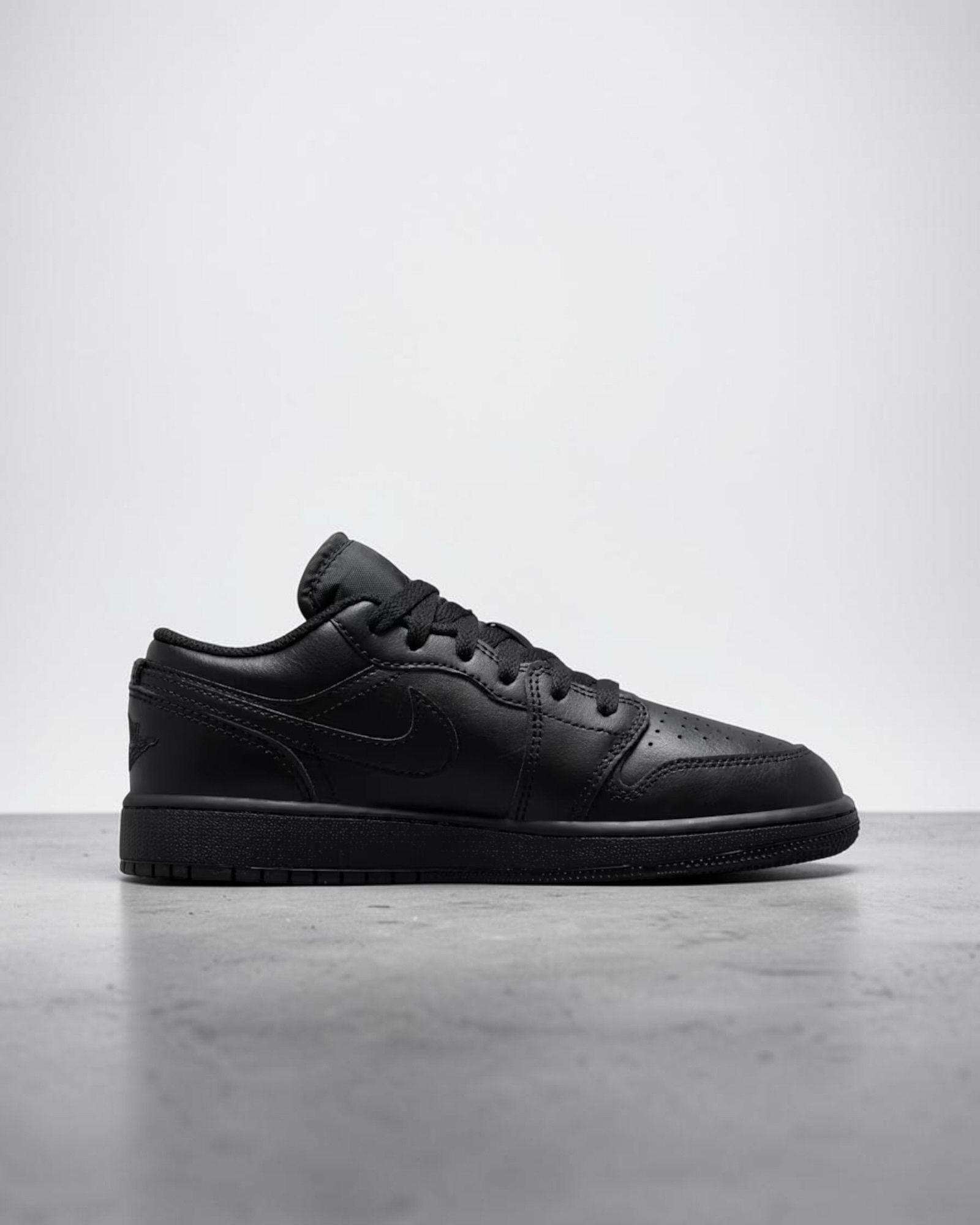 Air Jordan 1 Low Gs Black – Image 3