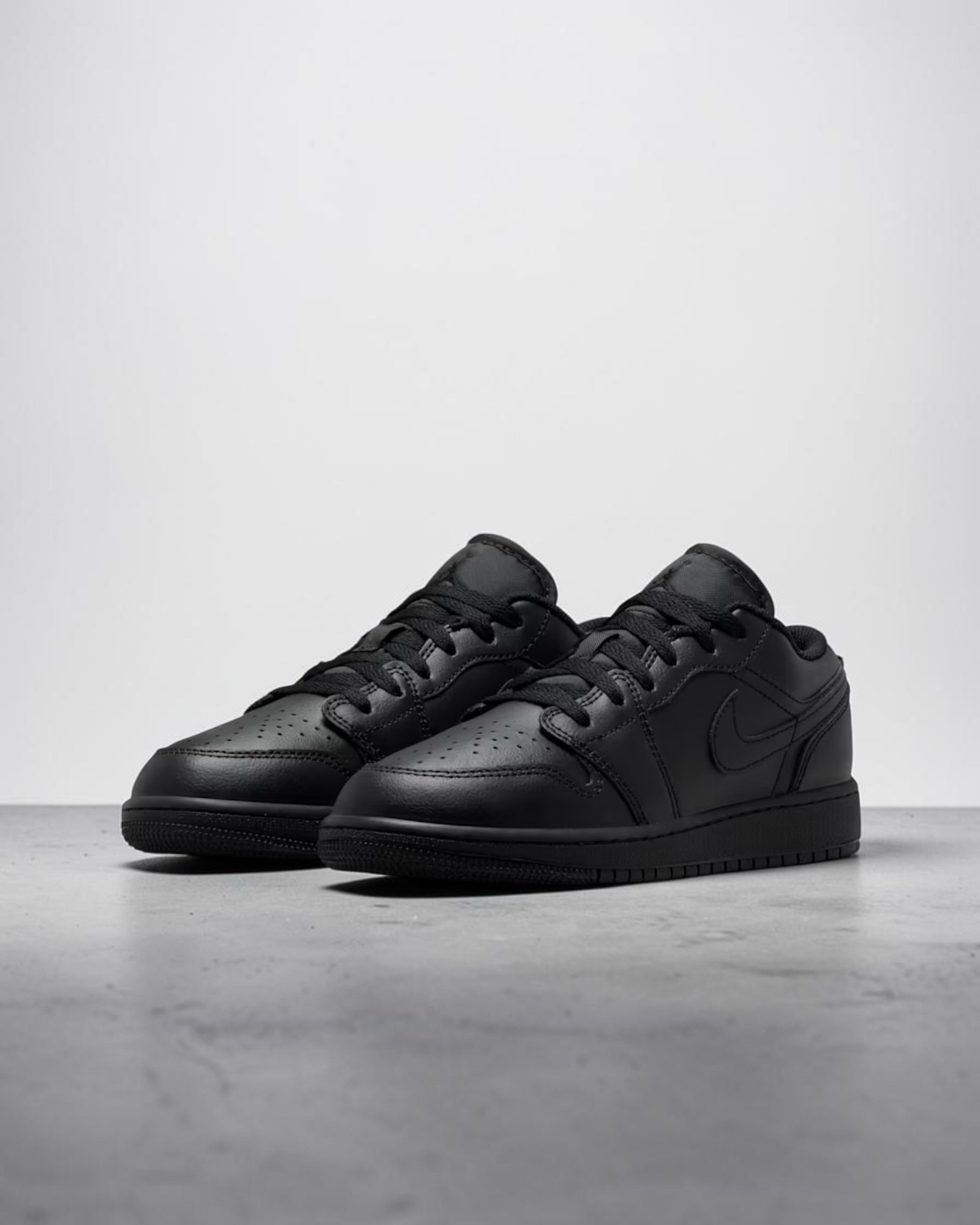 Air Jordan 1 Low Gs Black – Image 2