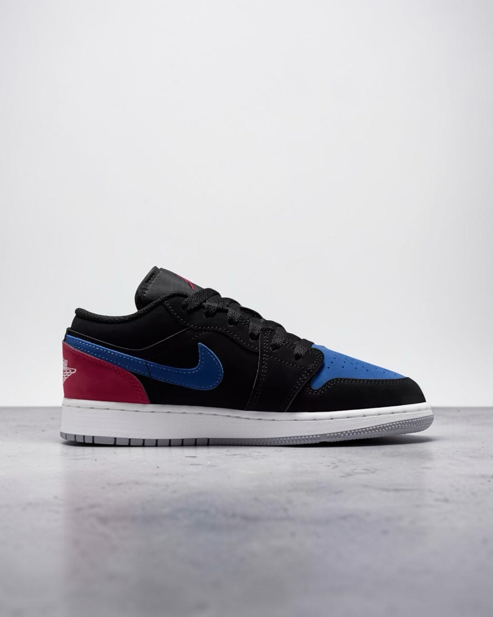 Air Jordan 1 Low Gs Varsity Red – Image 3