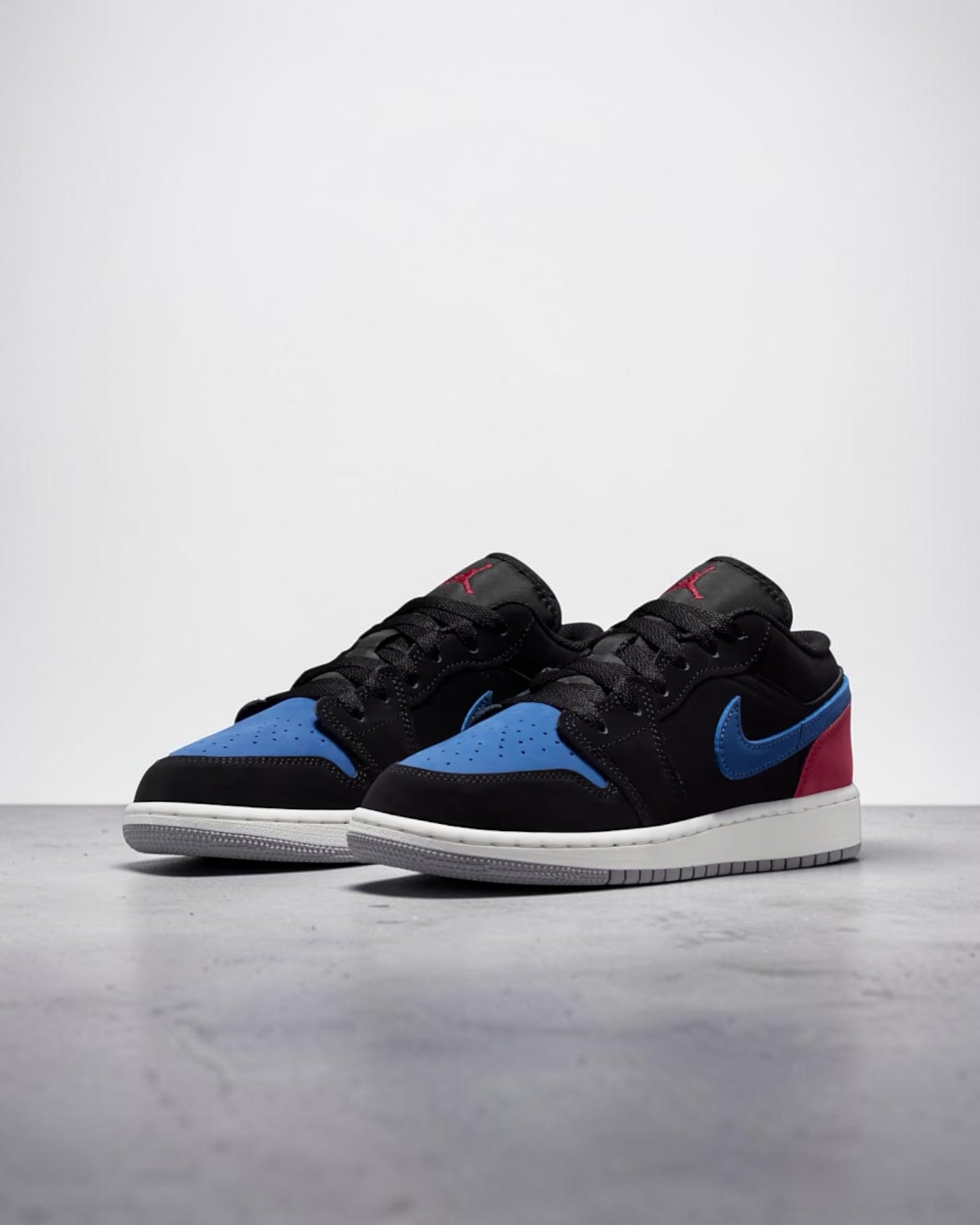 Air Jordan 1 Low Gs Varsity Red – Image 2