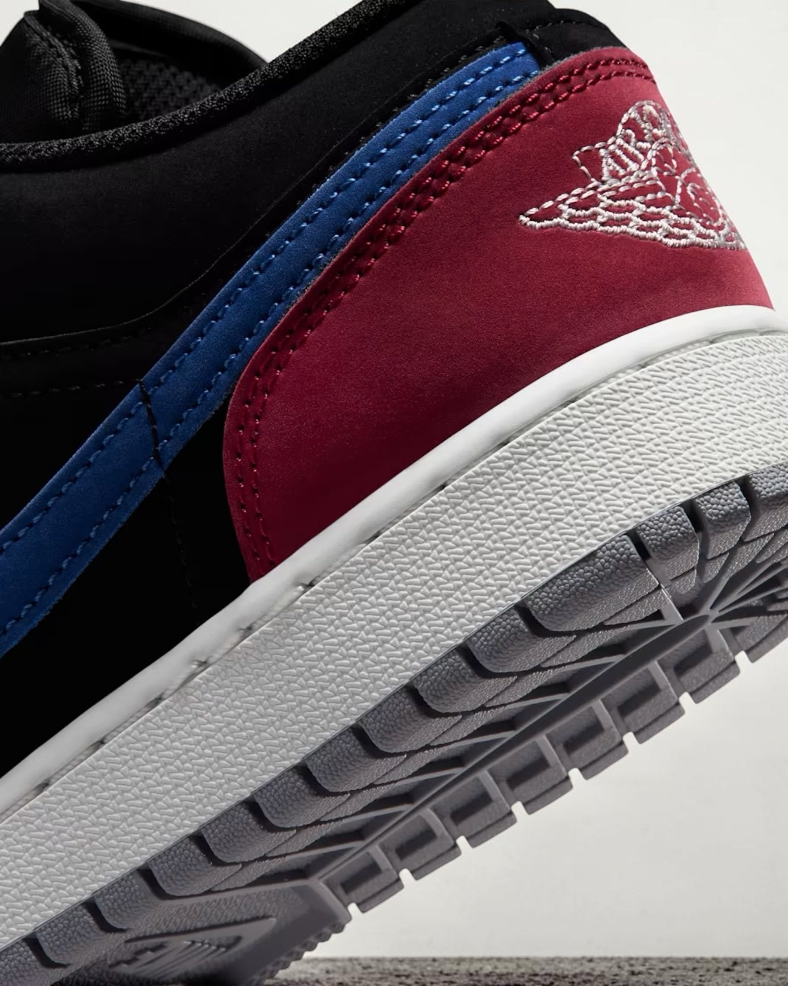 Air Jordan 1 Low Gs Varsity Red – Image 4