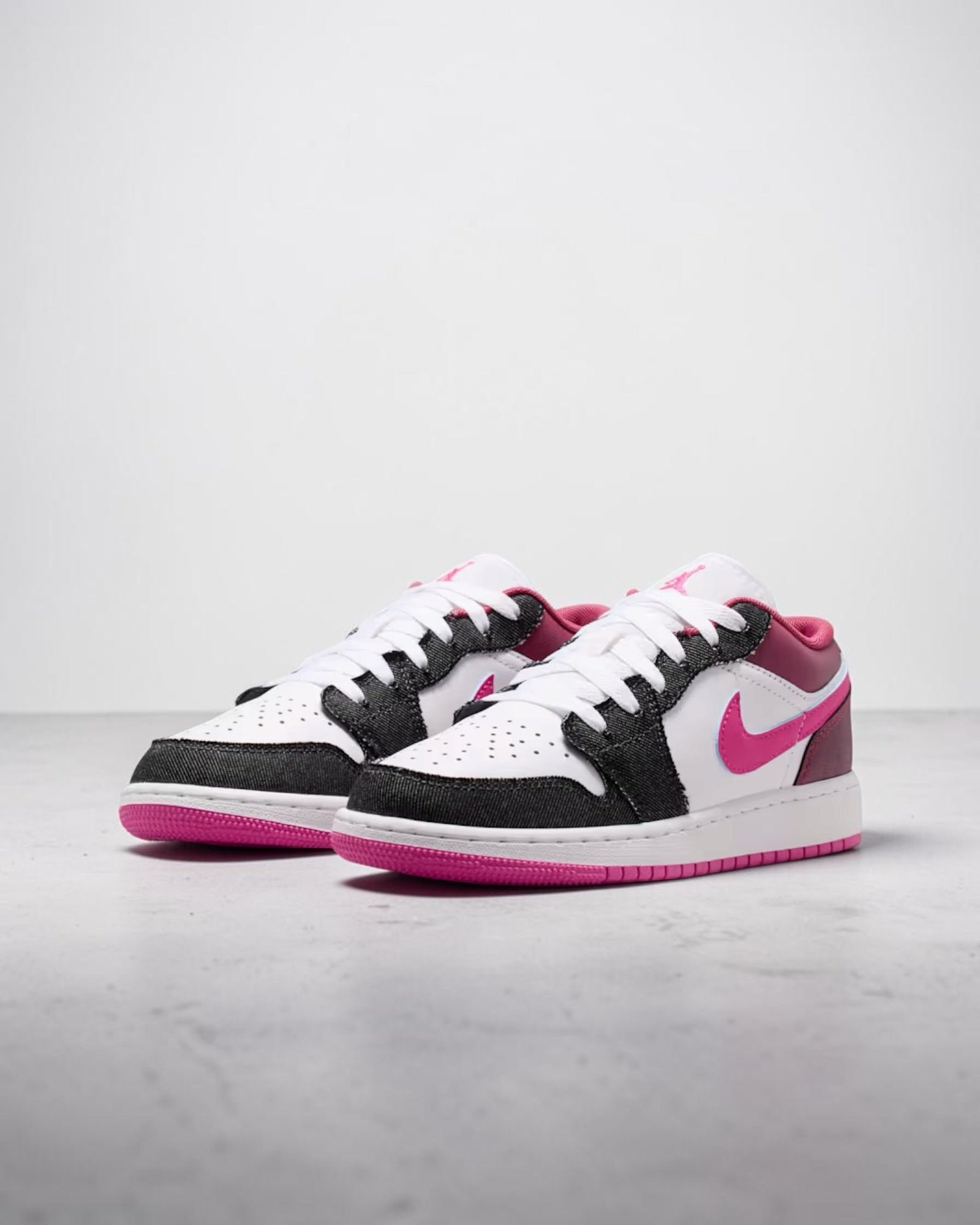 Air Jordan 1 Low Gs Sweet Beet – Image 2