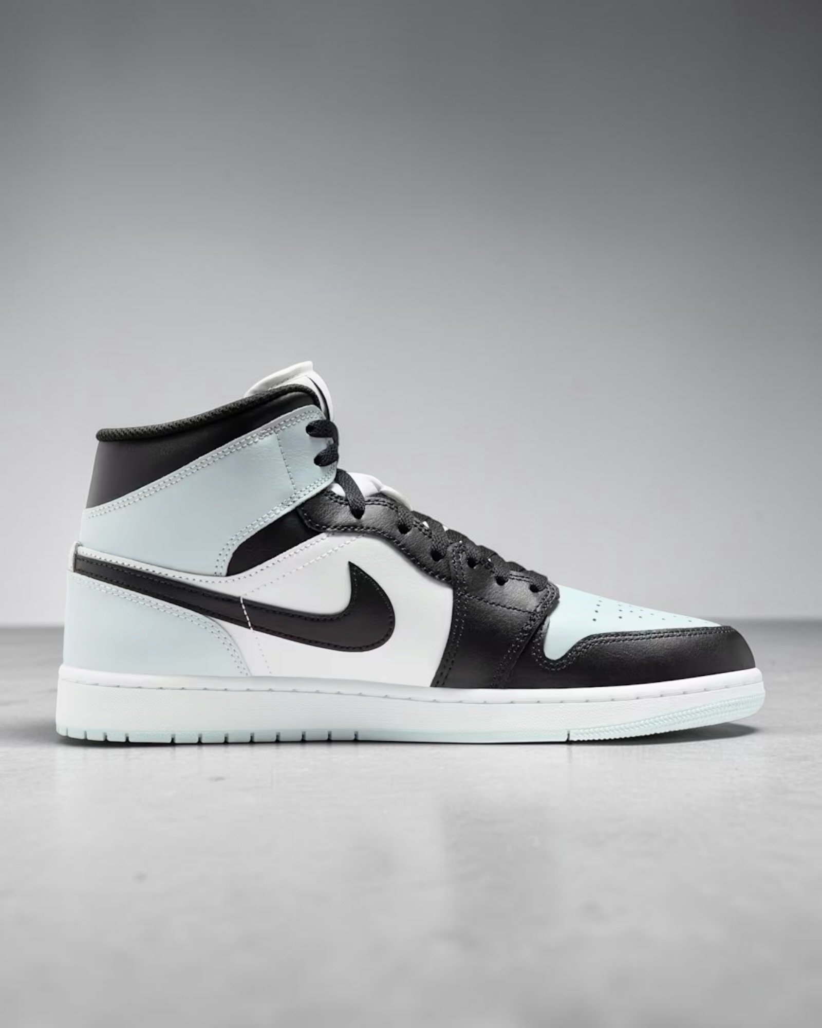 Air Jordan 1 Mid GS Squadron Blue – Image 3