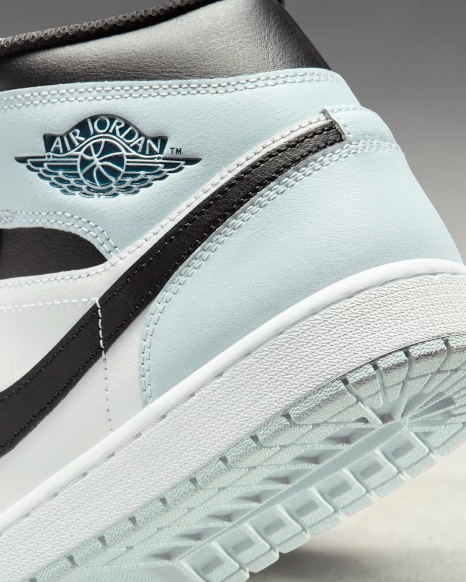 Air Jordan 1 Mid GS Squadron Blue – Image 2