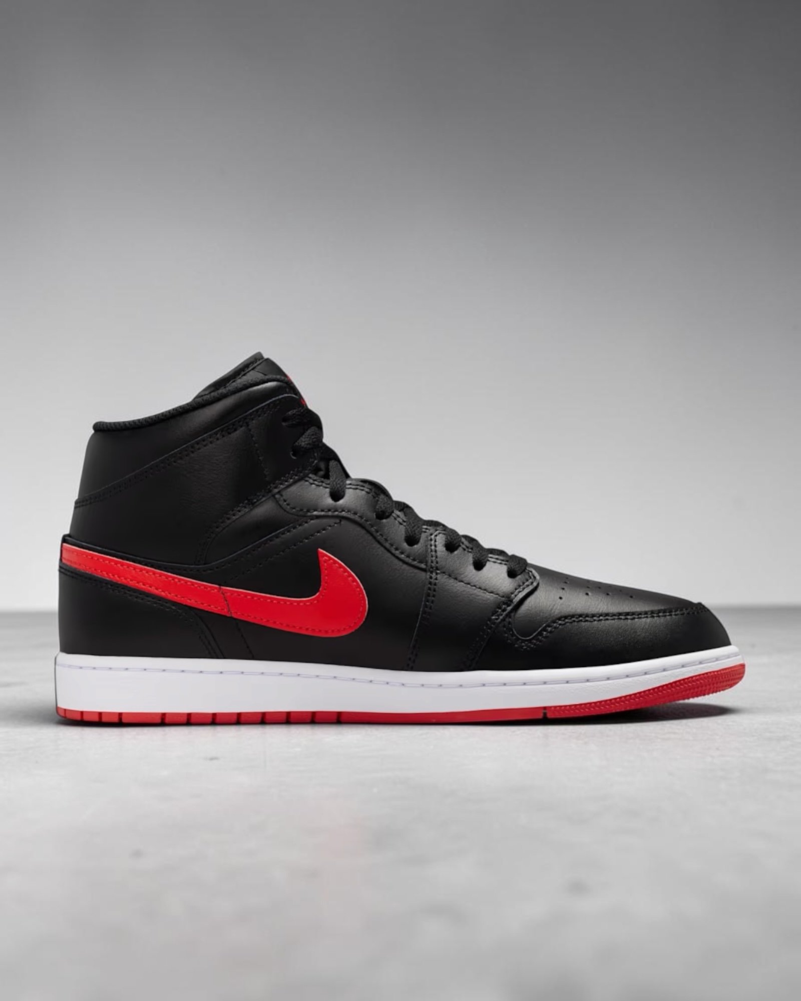 Air Jordan 1 Mid Black University Red – Image 3