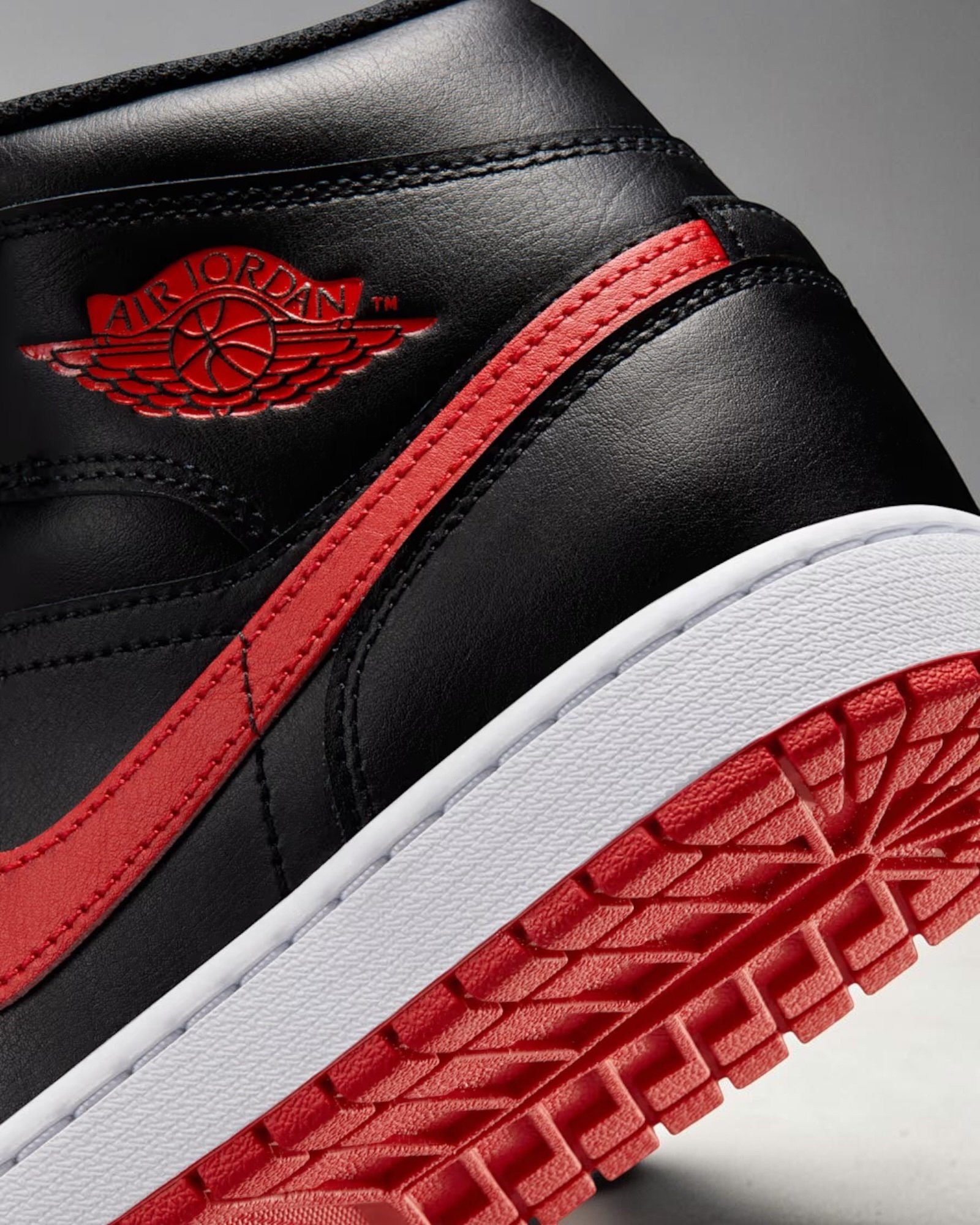 Air Jordan 1 Mid Black University Red – Image 4