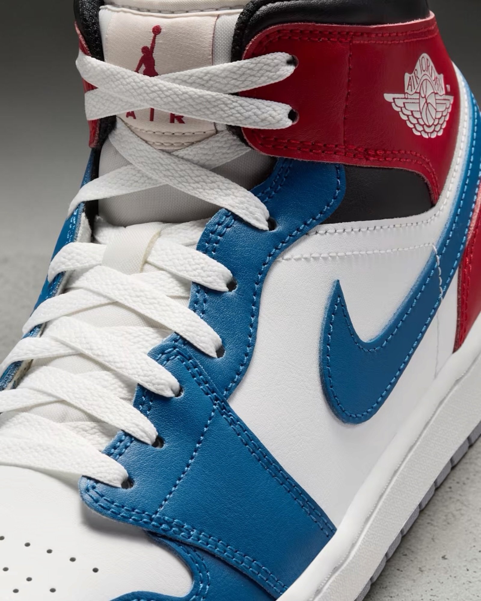 Air Jordan 1 Mid Team USA – Image 4