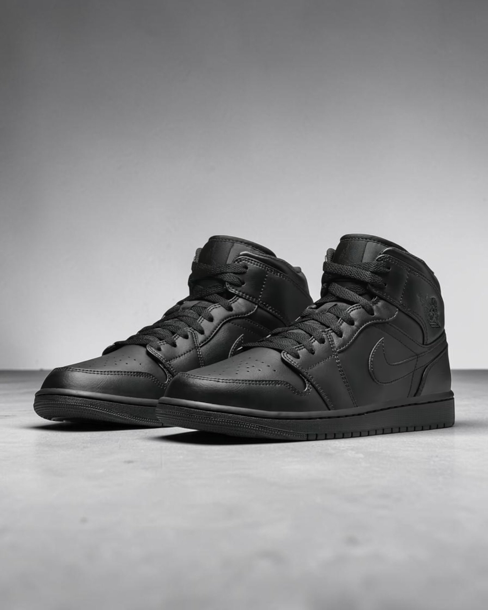 Air Jordan 1 Mid Full Black – Image 2