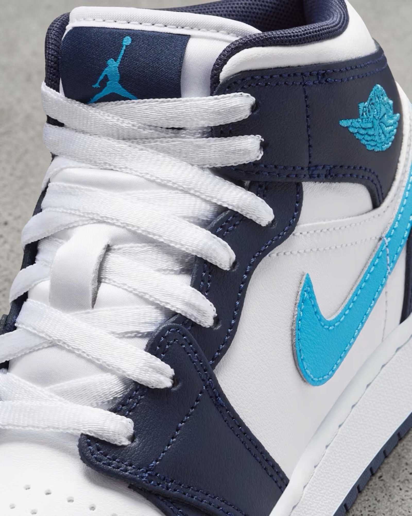 Air Jordan 1 Mid Gs Powder Blue – Image 4