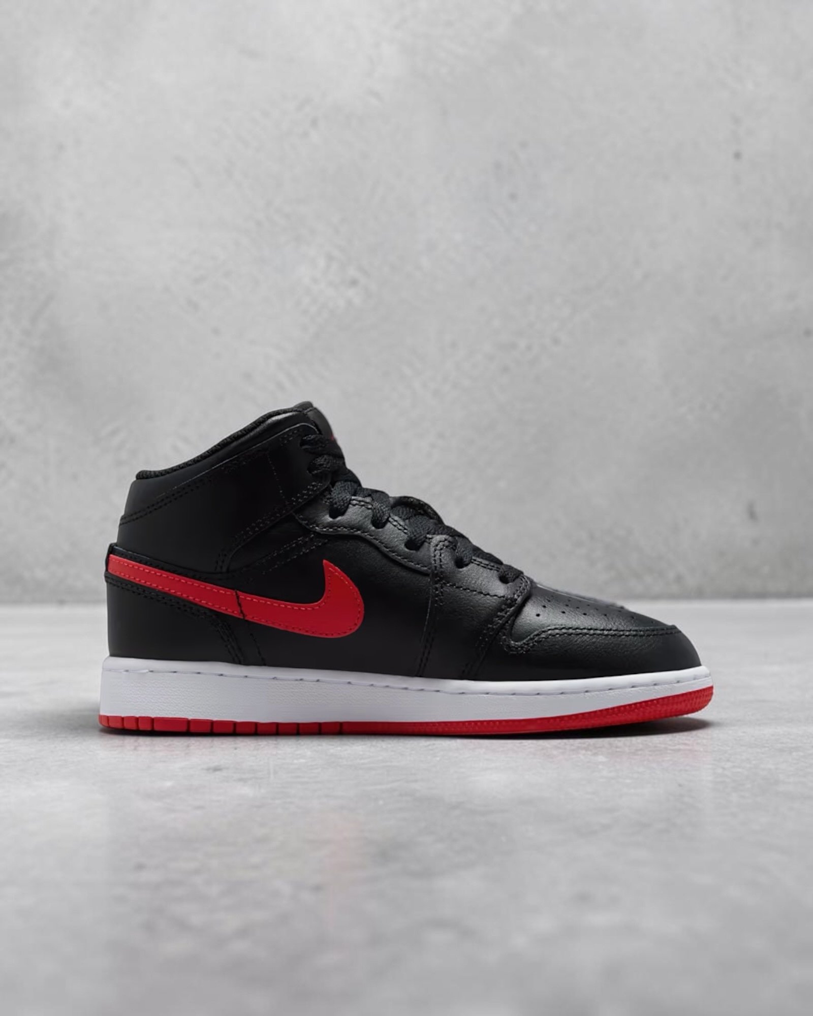 Air Jordan 1 Mid GS Black Red – Image 3