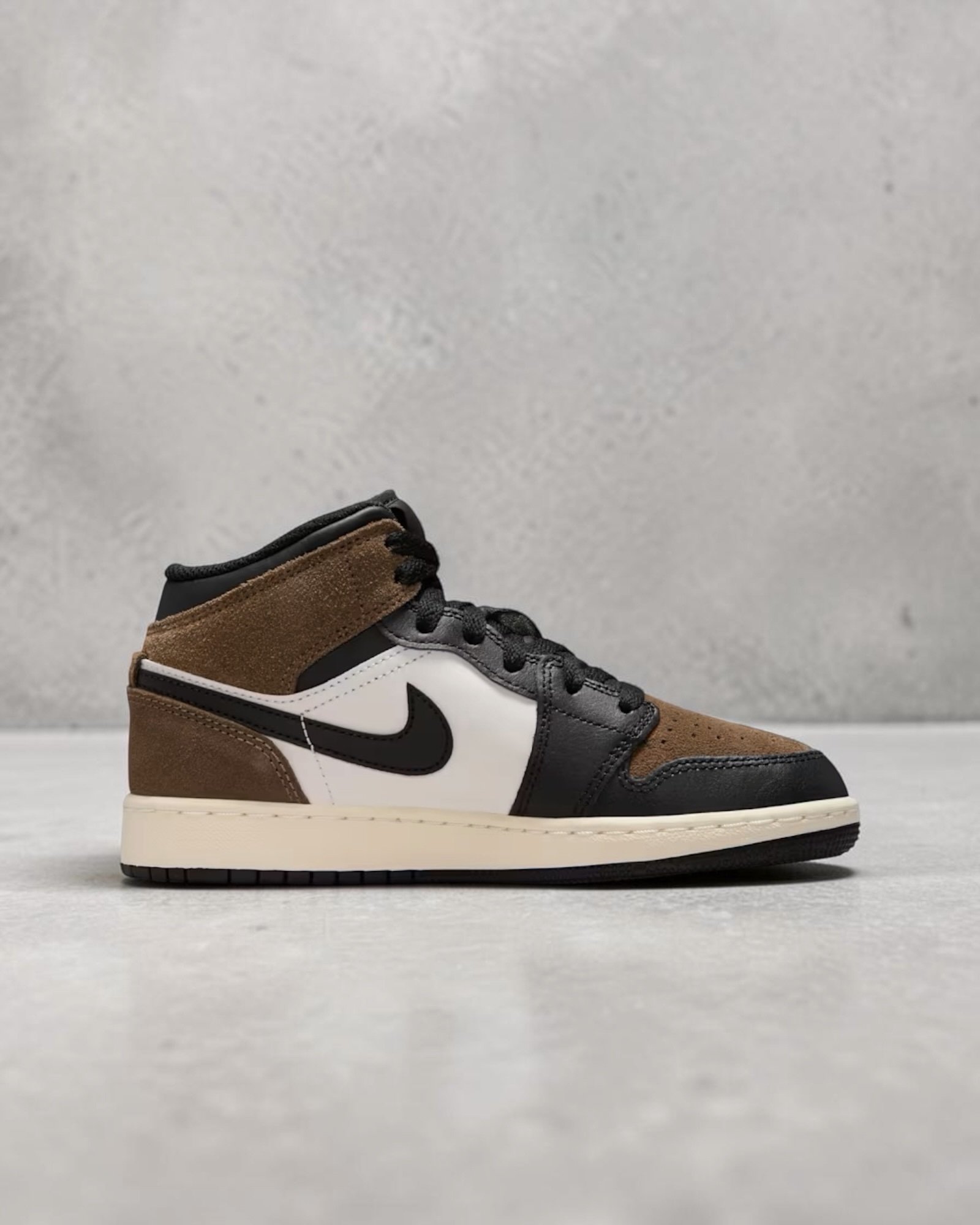 Air Jordan 1 Mid GS Palomino – Image 3
