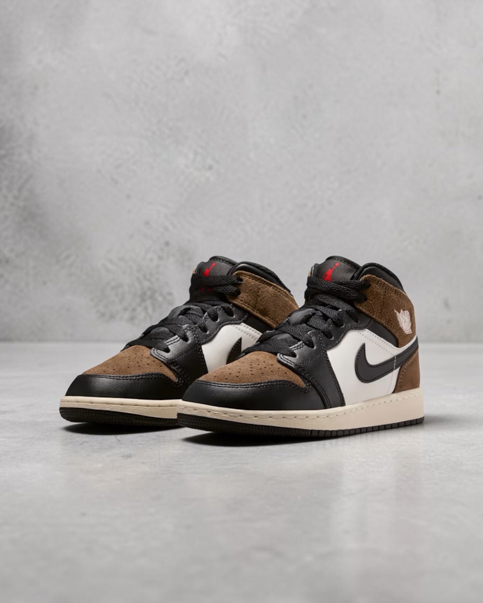 Air Jordan 1 Mid GS Palomino – Image 2