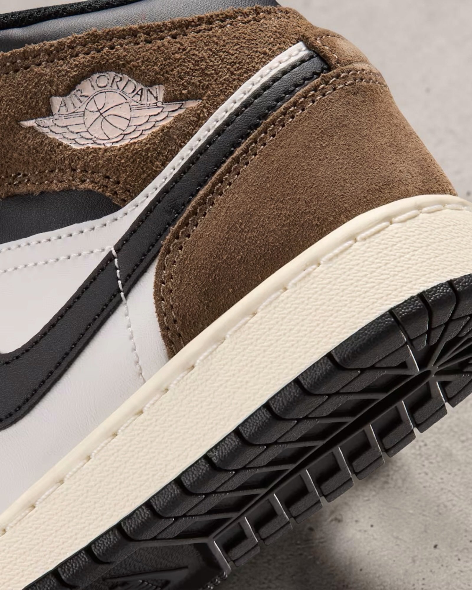 Air Jordan 1 Mid GS Palomino – Image 6