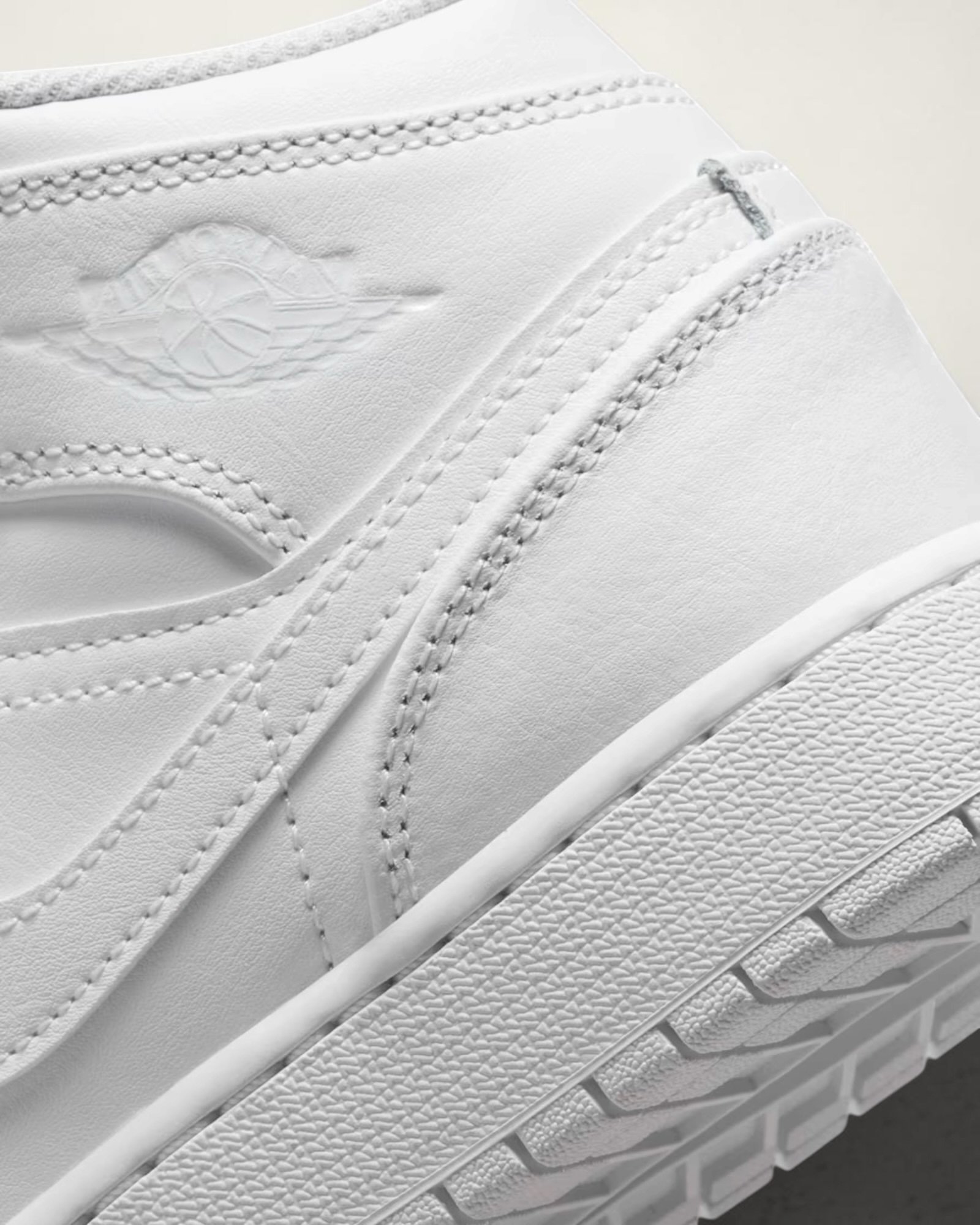 Air Jordan 1 Mid Gs White – Image 5