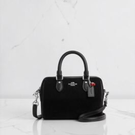 Sac À Bandoulière Coach Mini Rowan Black Avec Breloque Cerise S