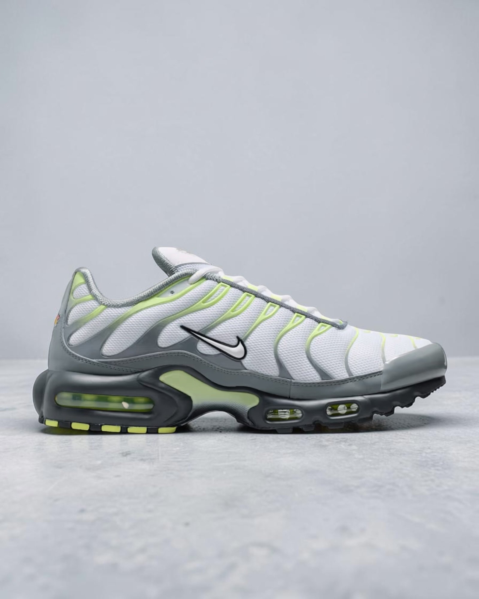 Air Max Plus Tuned Light Liquid Lime – Image 5