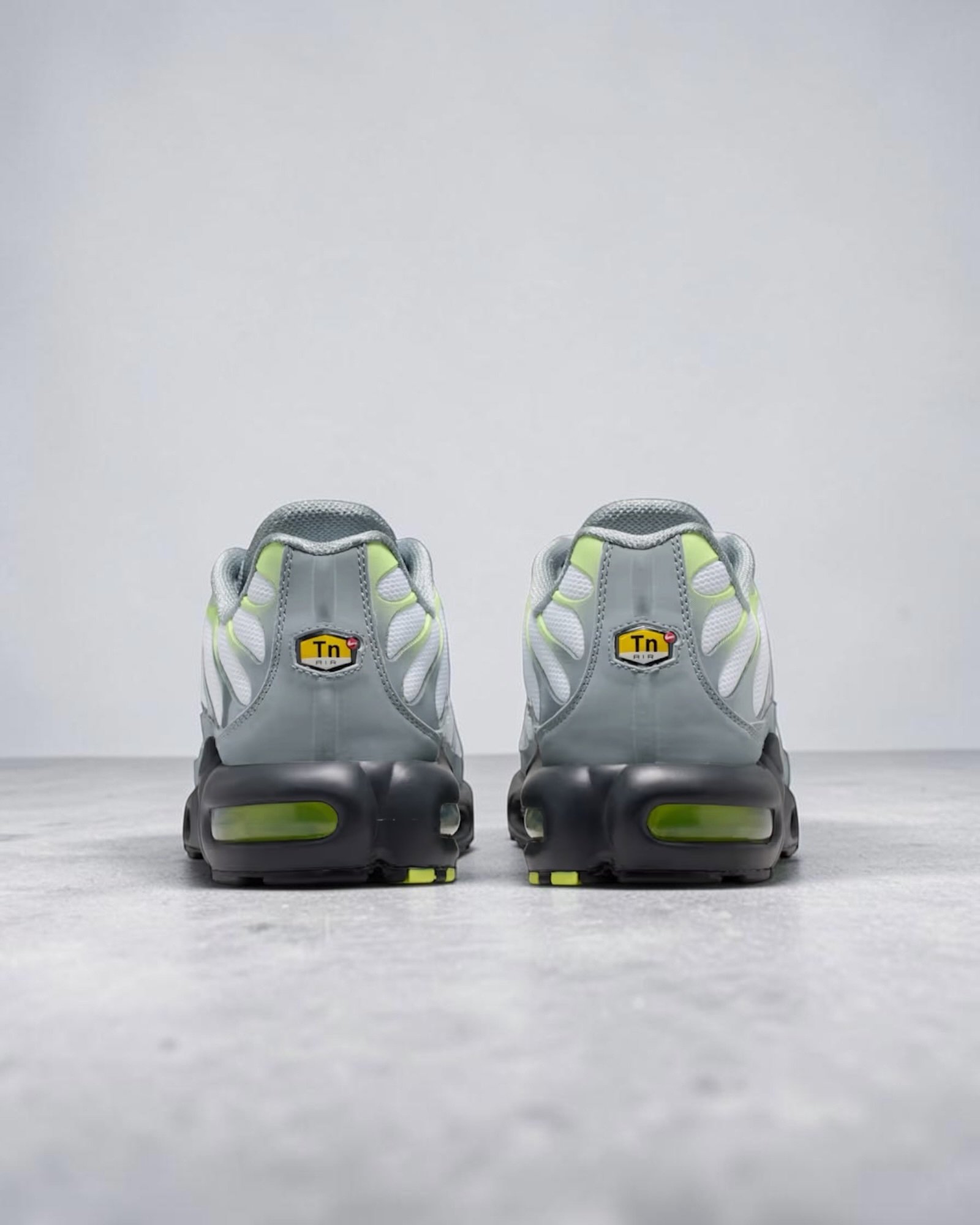 Air Max Plus Tuned Light Liquid Lime – Image 6