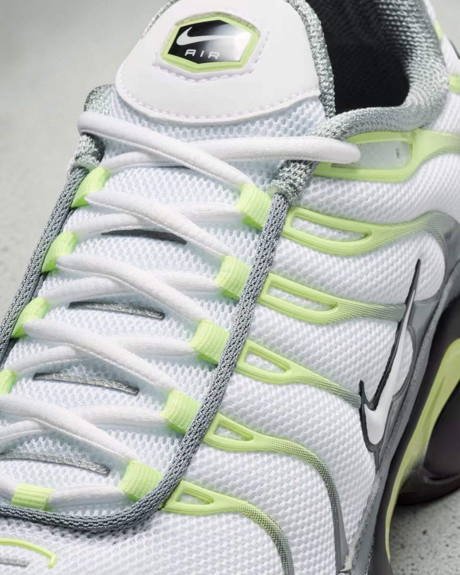 Air Max Plus Tuned Light Liquid Lime – Image 4