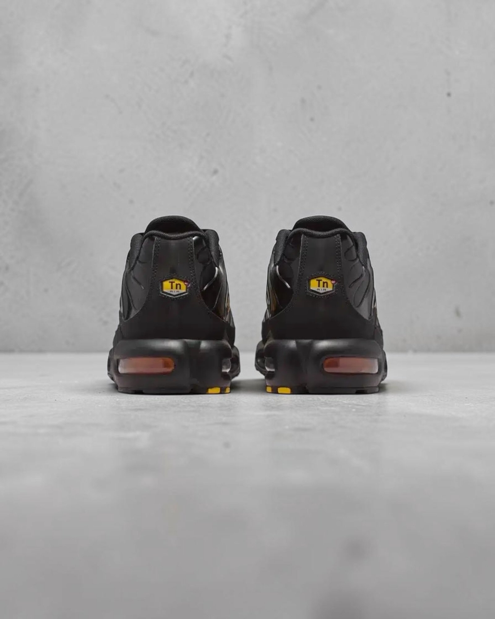 Air Max Plus Tuned Black Laser Orange – Image 7