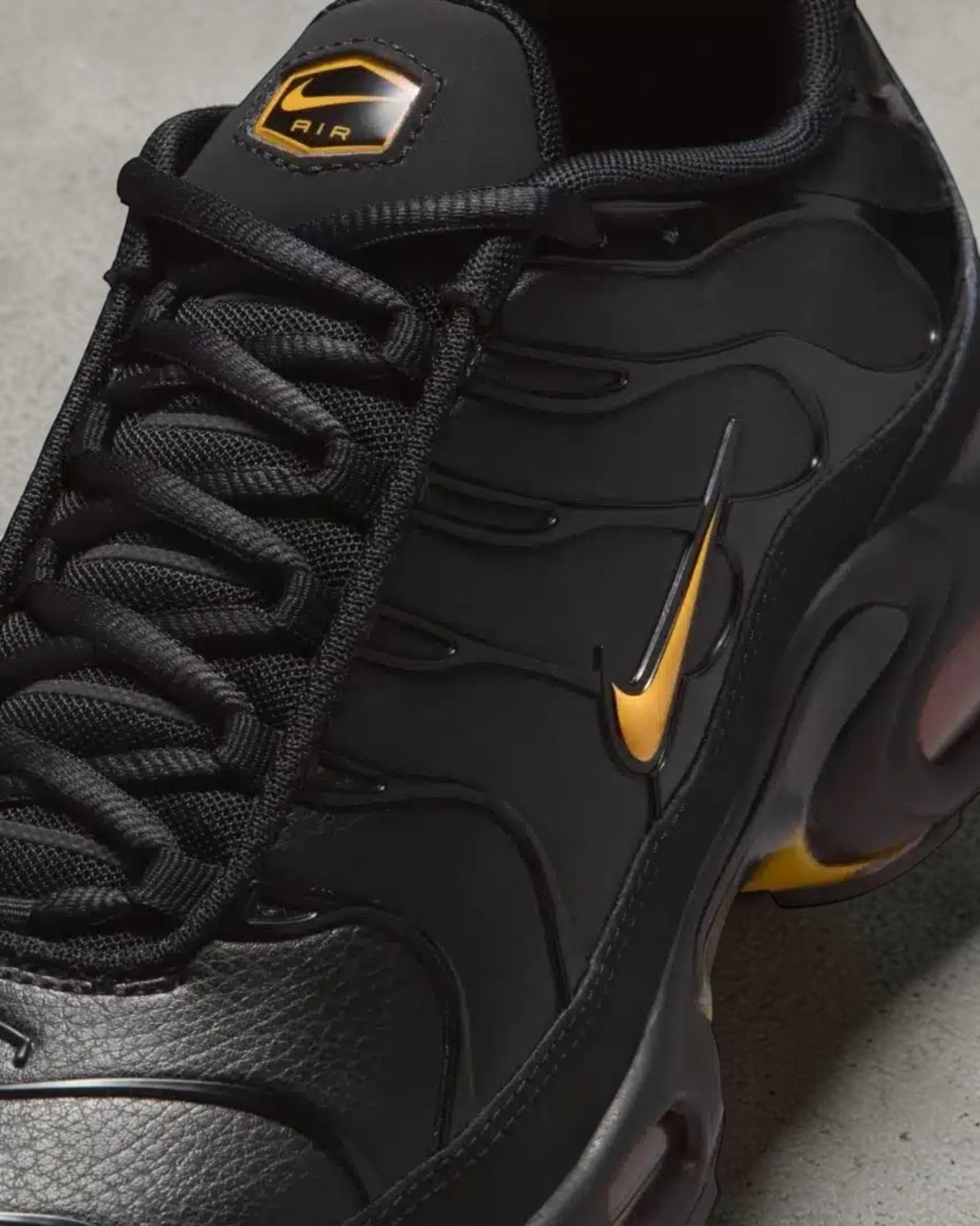 Air Max Plus Tuned Black Laser Orange – Image 5