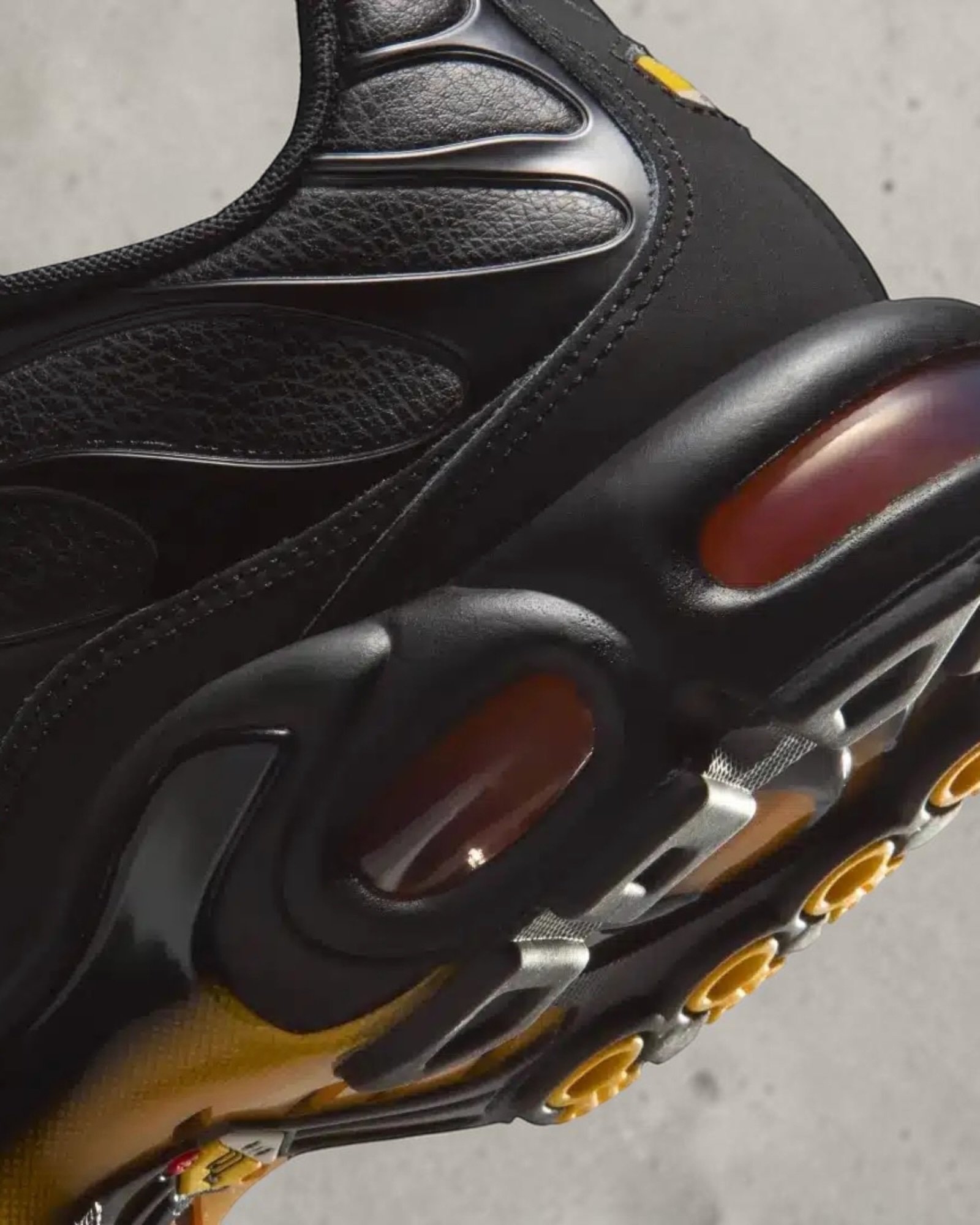 Air Max Plus Tuned Black Laser Orange – Image 6