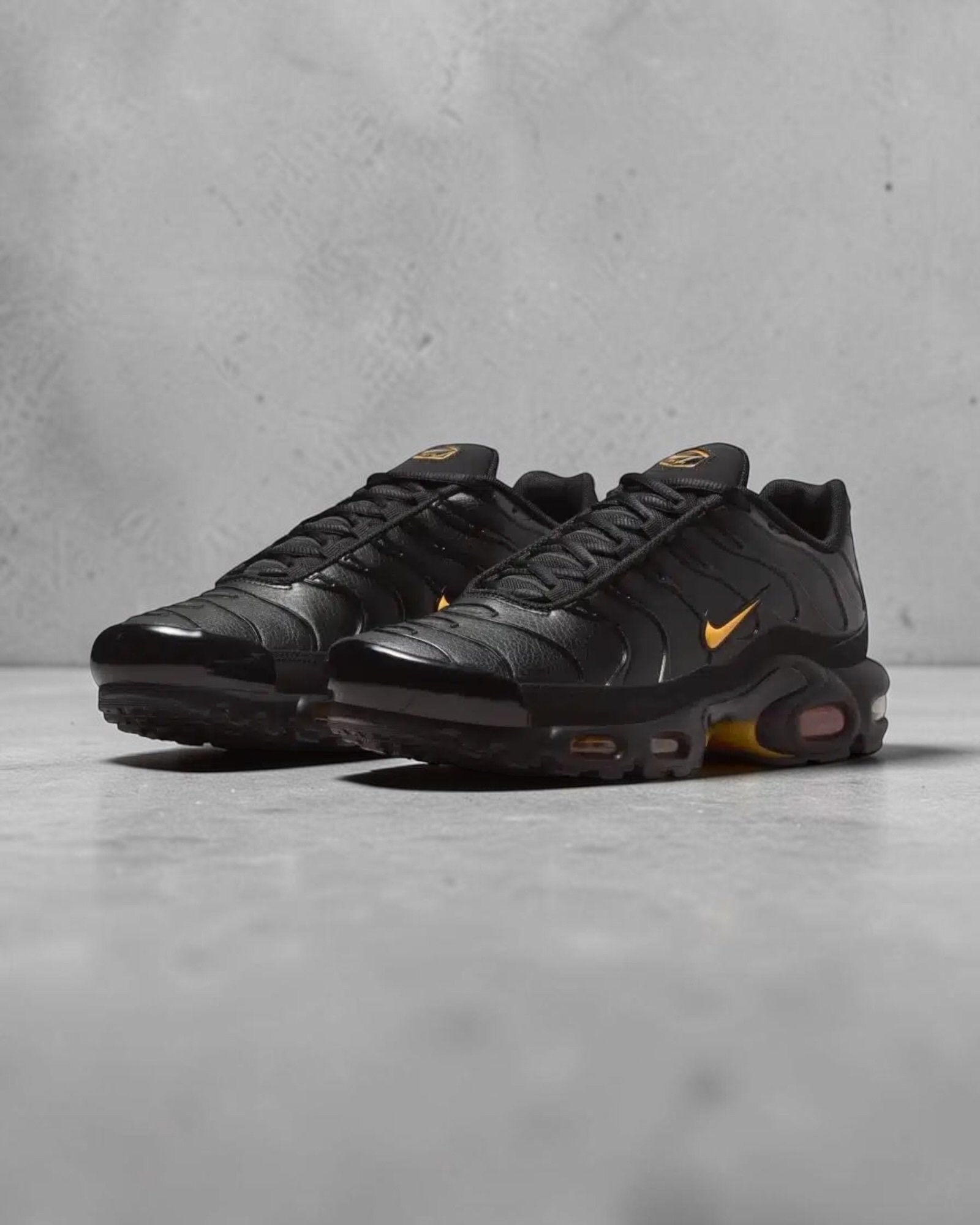 Air Max Plus Tuned Black Laser Orange – Image 3