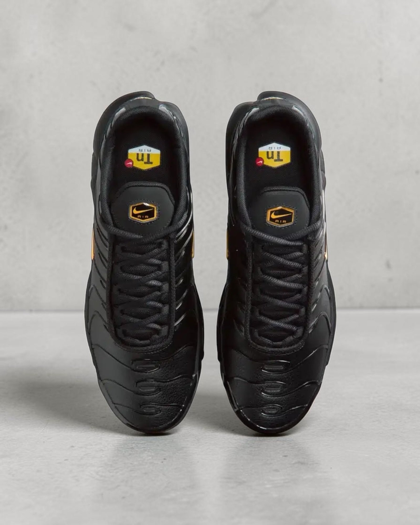 Air Max Plus Tuned Black Laser Orange – Image 4