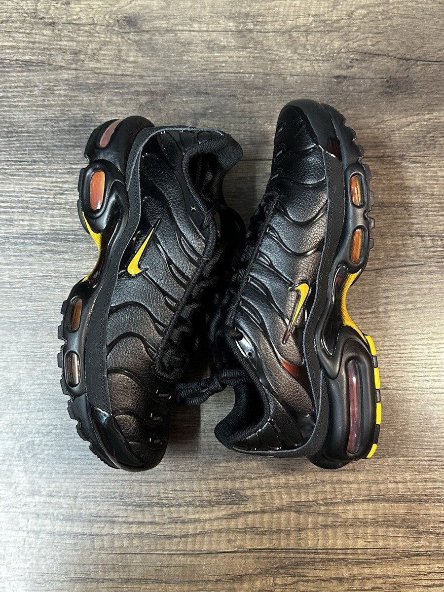 Air Max Plus Tuned Black Laser Orange – Image 2