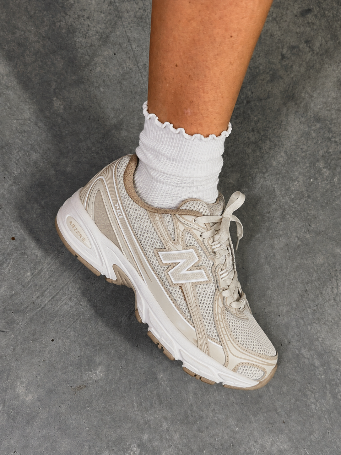 New Balance 740 Timberwolf Beige Ado – Image 3